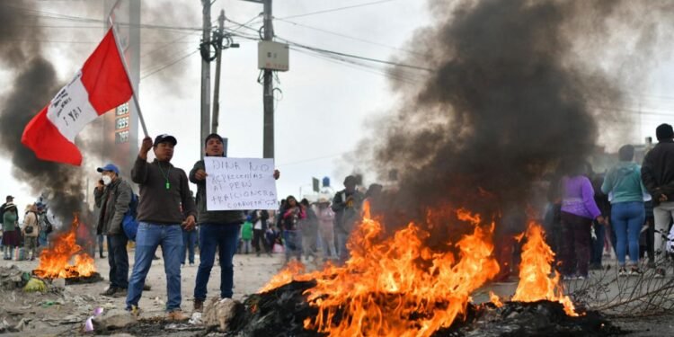 Un juez de Perú debe decidir si extiende la prisión preventiva de Castillo