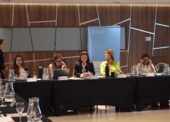 Mazzina se pronunció en favor de las políticas de género «profundas e interministeriales»