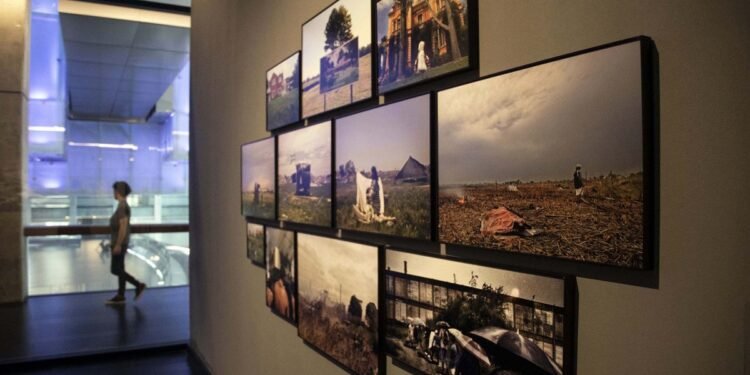 Una muestra reflexiona sobre las tensiones y conflictos de las grandes ciudades en pospandemia