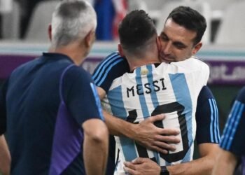 Scaloni: «Messi es el mejor de la historia, parece que lo decimos porque es argentino pero no hay dudas»