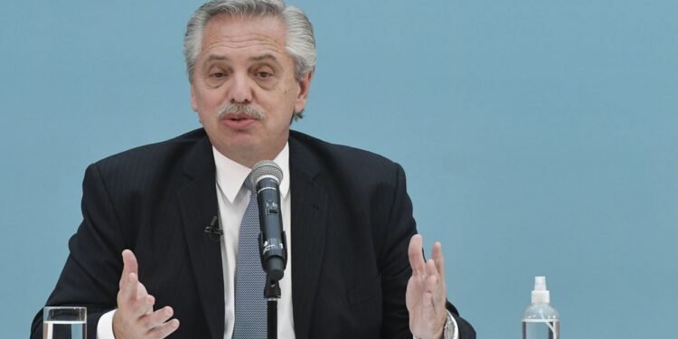 Fernández inaugura obras en La Plata y un centro de Medicina Nuclear en Formosa