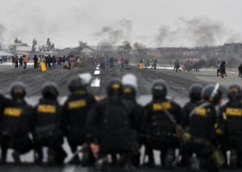 Perú extendió el estado de sitio a todo el país y analiza adelantar comicios a 2023