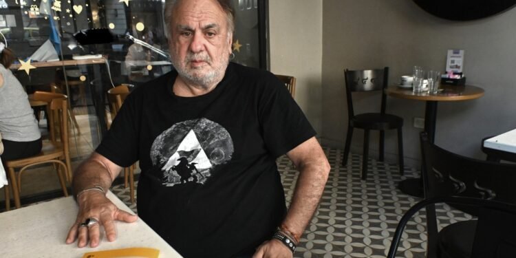 «La democracia está intervenida y coaccionada por distintos factores de poder»