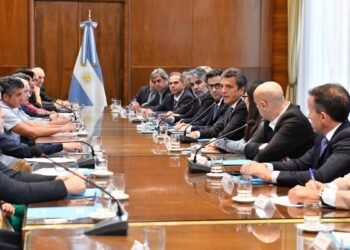 El Gobierno acordó con el sector del calzado deportivo una rebaja del 15% en los precios