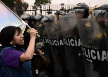 Bajo estado de sitio, Perú se prepara para otra jornada clave en medio de su crisis política