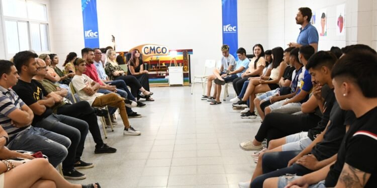 Centro Municipal de Capacitación en Oficios: 17 jóvenes se egresaron este año