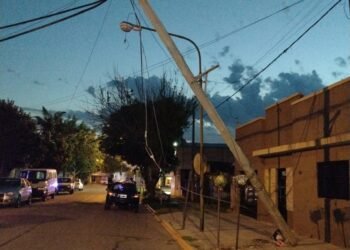 Villa Rosas: alcoholizado, se dio contra una columna