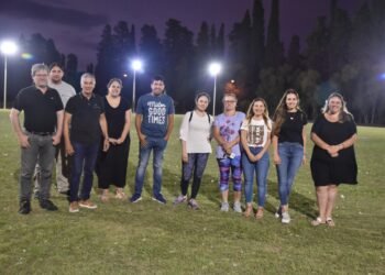 Colocaron nueva iluminación en la plaza de barrio Los Arces
