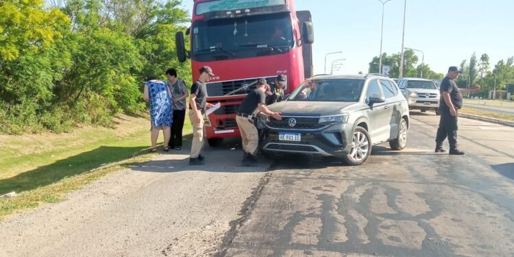 Otro camión que se llevó puesto a un auto en la RN 34