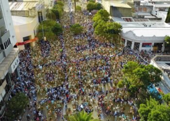Una multitud enfervorizada festeja en todo el país: el delirio rafaelino desde el aire