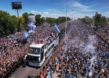 Histórica movilización popular para recibir a los campeones del mundo