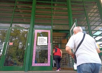 Asueto a medias: el municipio abre este viernes