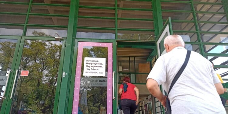 Asueto a medias: el municipio abre este viernes