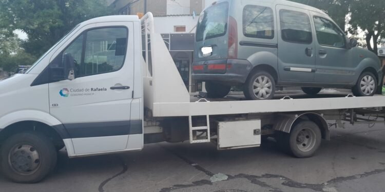 Lo encontraron durmiendo en el auto: 2,92 de alcoholemia