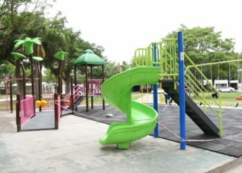 Renuevan juegos y hacen reformas en espacios verdes