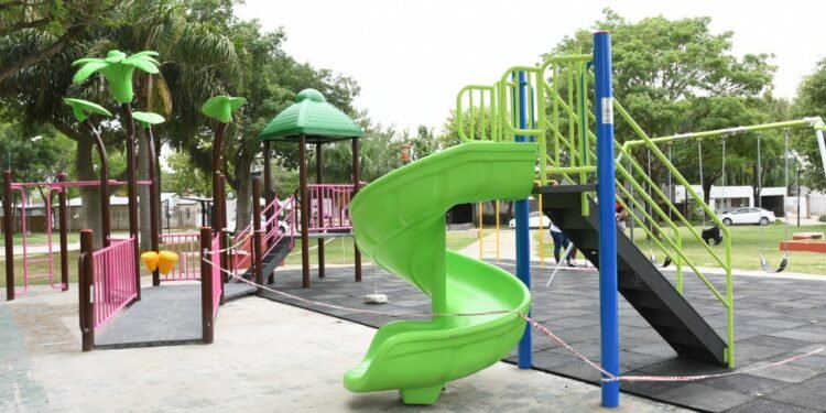 Renuevan juegos y hacen reformas en espacios verdes