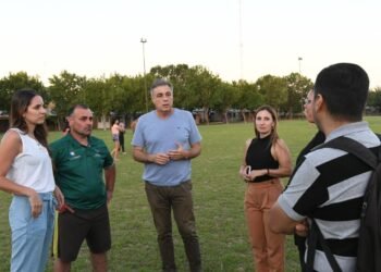 Mejoraron iluminación en espacios recreativos del barrio Mora