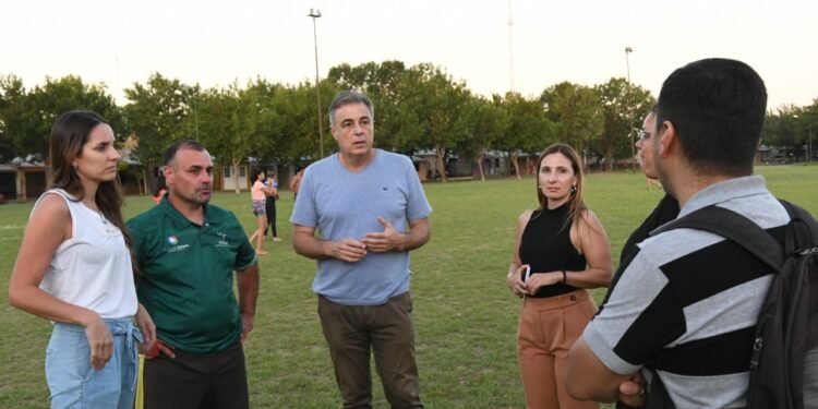 Mejoraron iluminación en espacios recreativos del barrio Mora