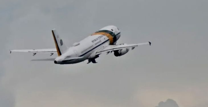 Bolsonaro viajó a Florida para evitar el traspaso del cargo a Lula