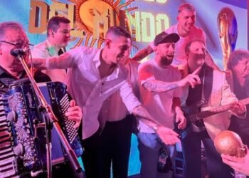 El show en la fiesta de los campeones que organizó Messi: el detalle en los vasos y la canción que cantó Leo con Di María y Paredes