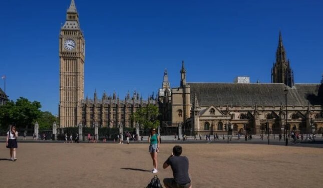 Ofrecen 100 becas para estudiar inglés en Reino Unido destinadas a jóvenes de 18 a 30 años