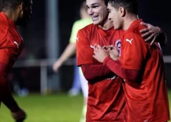 La sangre de la Araña: los hermanos de Julián Álvarez revolucionan un equipo de la Décima División de Inglaterra