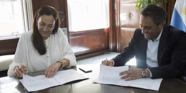 La provincia firmó convenios con Nación para fortalecimiento en combate de incendios forestales