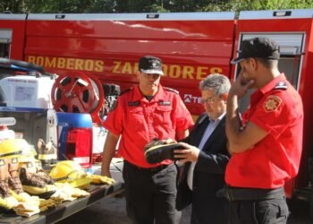 La provincia entregó equipamiento y vehículos a los bomberos zapadores