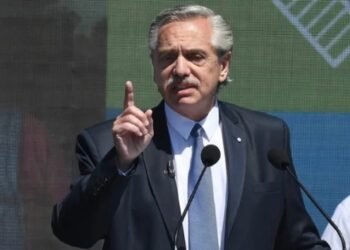 El kirchnerismo empujó al Presidente al borde de un abismo institucional inédito y peligroso