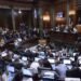 En plena tensión por la reacción del Gobierno ante el fallo de la Corte, la Legislatura debate si elimina el impuesto a las tarjetas de crédito