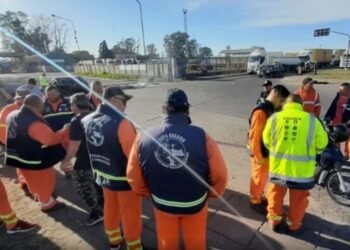 Conflicto en el puerto: la empresa ratificó que no dará marcha atrás con los despidos