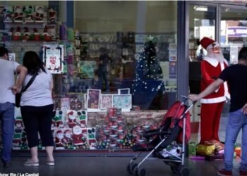 Polémica por el feriado nacional: el comercio abre «bajo protesta» y pagará doble jornal