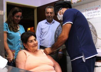 Covid-19: Comenzó el operativo de vacunación con 5tas dosis en geriátricos de la provincia