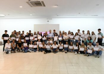 Reconocimiento a estudiantes destacados y destacadas del secundario