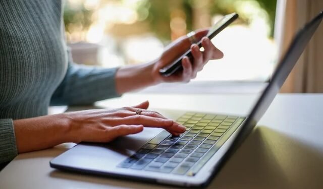 El Gobierno autorizó dos aumentos en telefonía, internet y televisión para el primer cuatrimestre de 2023