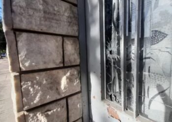 Feroz balacera en barrio Tablada: acribillaron el frente de una peluquería