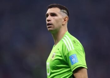 ¿Juego mental o casualidad? El increíble detalle en el ritual de los penales atajados por Dibu Martínez en el Mundial de Qatar