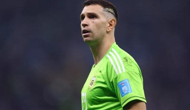 ¿Juego mental o casualidad? El increíble detalle en el ritual de los penales atajados por Dibu Martínez en el Mundial de Qatar