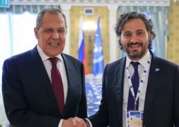 Cafiero y Lavrov analizaron la creación de una mesa de negociación multilateral para lograr un cese de hostilidades entre Rusia y Ucrania