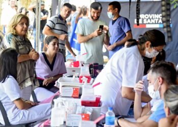 Llegan vacunas bivalentes contra el COVID