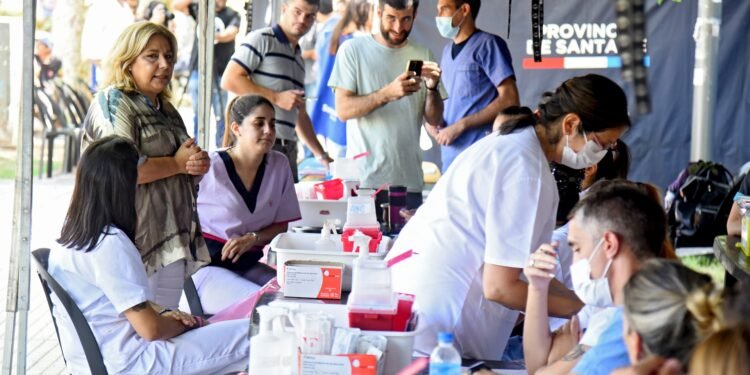 Llegan vacunas bivalentes contra el COVID