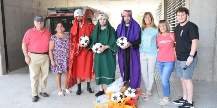 Los Reyes Magos pasaron por el Hospital y el Hogar de Menores Madres