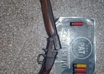 Amenazó a su mujer y familiares con un arma de fuego