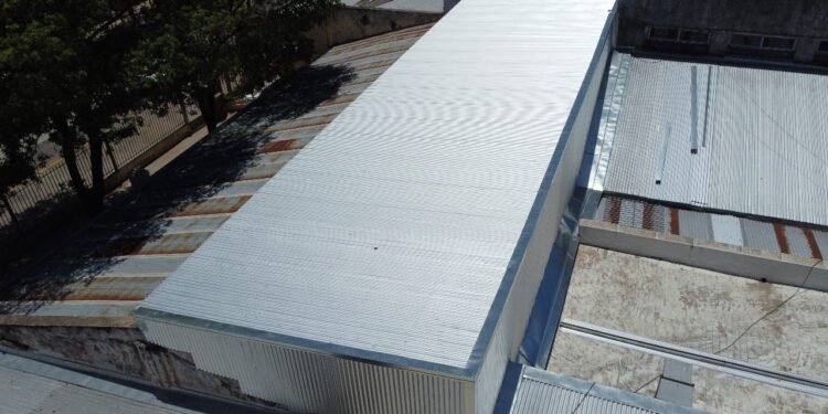 Finalizan los trabajos de techado en la escuela Villa Podio