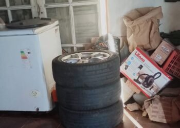 Se llevó las ruedas del auto de su expareja y terminó preso