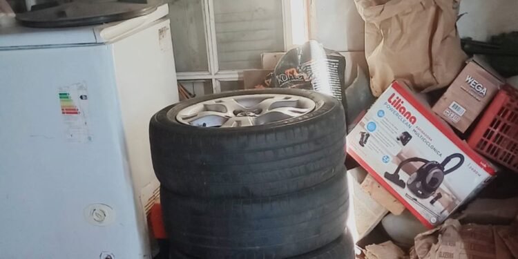 Se llevó las ruedas del auto de su expareja y terminó preso