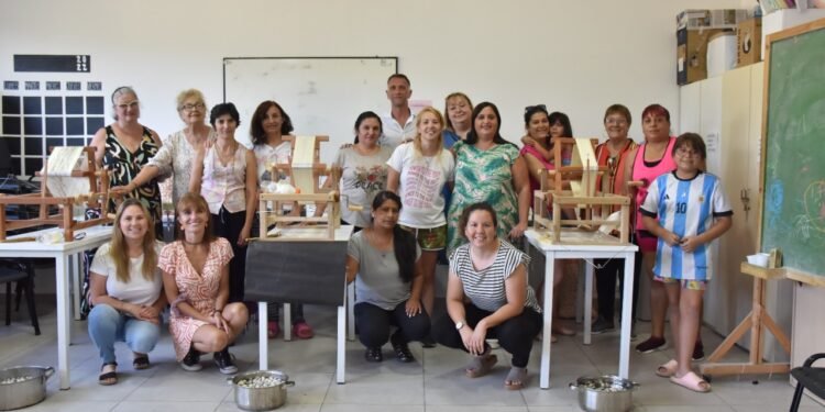 Las “Mujeres de la Seda” continúan trabajando con el fin de sumar valor agregado