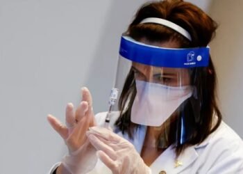 Cómo es el nuevo modelo matemático que permite calcular la protección y duración de los refuerzos contra el COVID