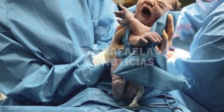 Se hizo esperar: Lorenzo, el primer bebé en nacer en un sanatorio privado