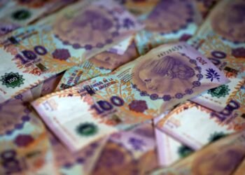 El año empieza con el dólar atrasado y hasta agosto el problema será la deuda en pesos